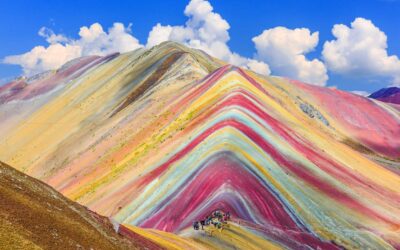 La Montaña de los Siete Colores: El Colorido Corazón de los Andes Peruanos